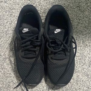 Nike Tanjun Women’s Sneakers